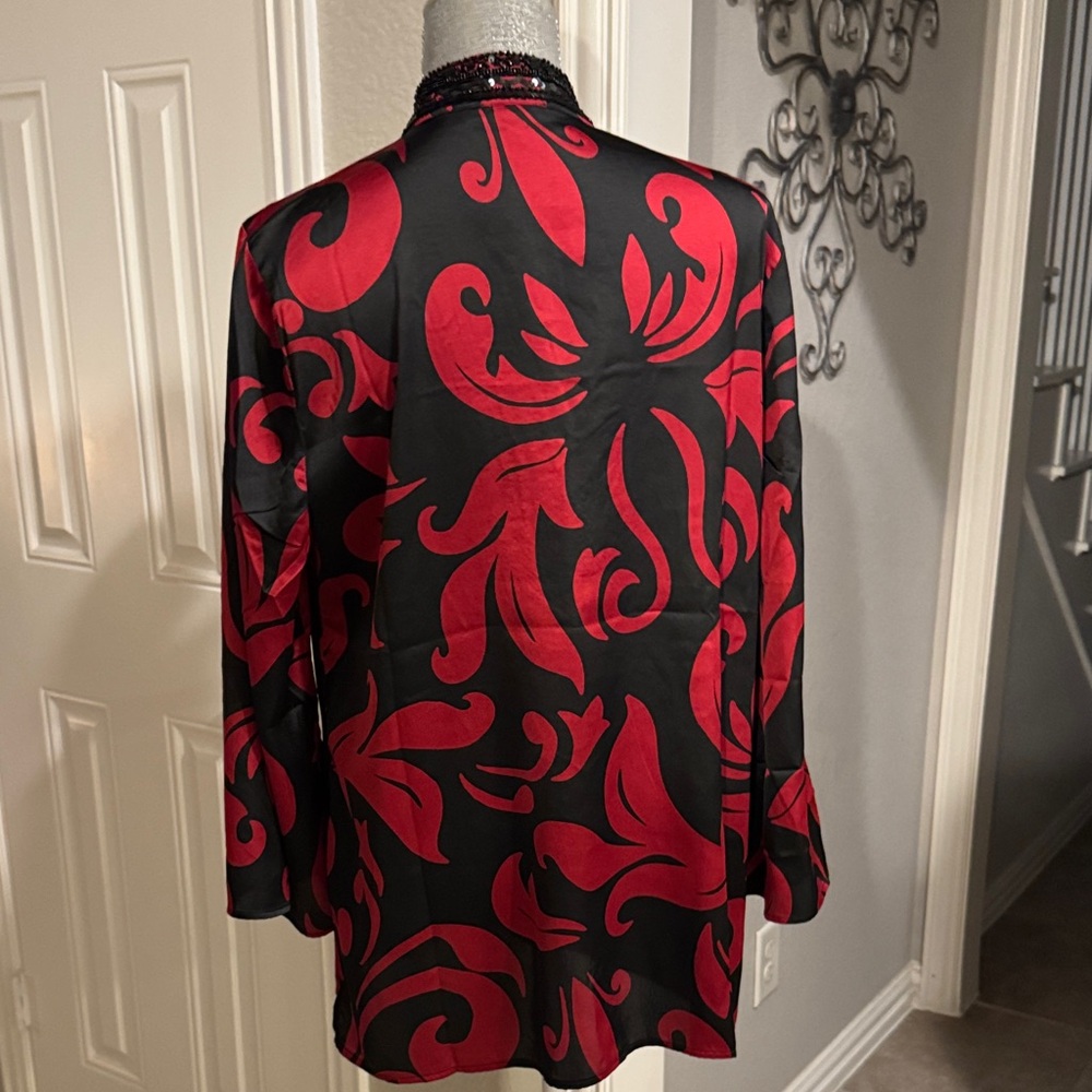 Chico's Red and Black Patterned Blouse Vanity Size (2) - Picture 3 of 6